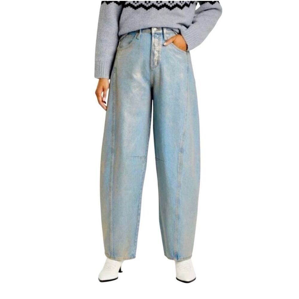 Universal Thread NWT high rise curved leg jeans with shiny silver sheen size 17